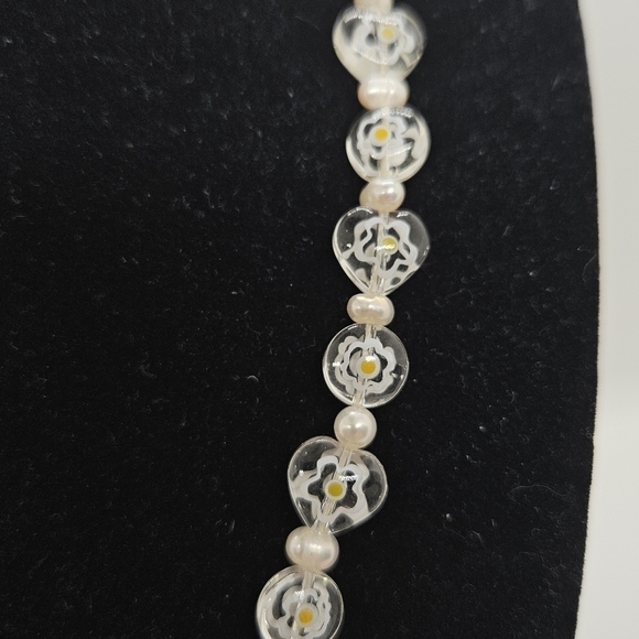 Madewell 90s style clear flower bead and pearl necklace - Picture 2 of 4